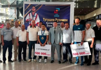 Түркістандықтар қазақ күресінен әлем чемпионын құрметпен қарсы алды