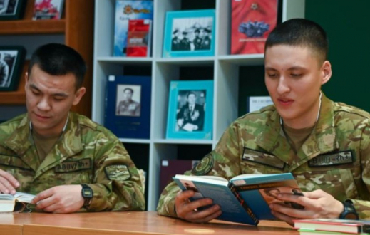 Қазақстан армиясында жаңа талап: әр сарбаз кемінде 5 кітап оқуы тиіс