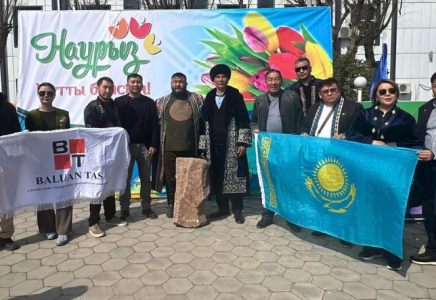 НАУРЫЗ НАҚЫШТАРЫ: Отырарда көне Балуан тас көтеру рәсімі жаңғырды