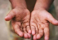 ​Алматыда қор басшысы 15 жастағы жасөспірімге базарда ақша жинатқан