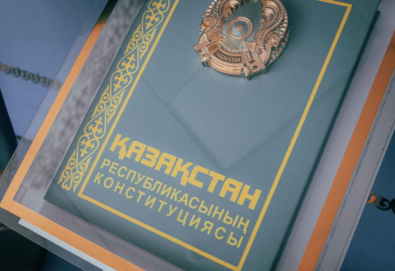 Қазақстан Республикасының жаңа Конституциясы жобасының мәтінінде шетелдіктерге жер сатуға тыйым салу алынып тасталды - ФЕЙК