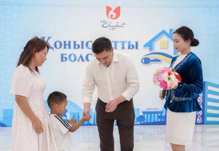 ​ЖАҢА ПӘТЕР – ЖАҢА МҮМКІНДІК: ШЫМКЕНТТЕ ОТБАСЫЛАРҒА ПӘТЕР КІЛТТЕРІ ТАБЫСТАЛДЫ