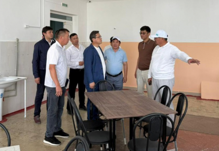 ТҮРКІСТАН: Мектептердің құрылысы зерделеніп, лагерьлердің дайындығы пысықталды