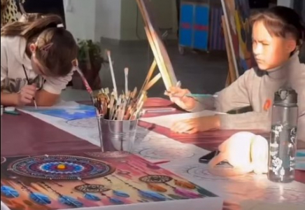 ​«Туризм глазами детей»: юные художники Шымкента изобразили символ города