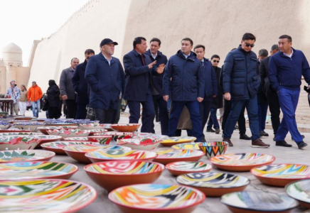 Түркістандық делегация Хиуа қаласындағы тарихи нысандарды аралады