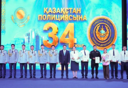 ТҮРКІСТАН: Қазақстан полициясы күніне орай үздік қызметкерлер марапатталды
