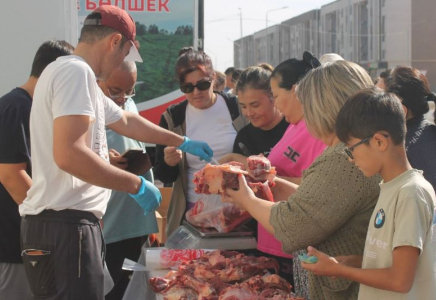ТҮРКІСТАН: Әлеуметтік маңызы бар азық-түлік жәрмеңкесі өтті
