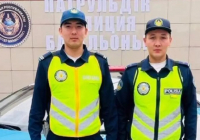 Павлодарда ес-түссіз жатқан ер адамды полицейлер шұғыл түрде жансақтау бөліміне жеткізді