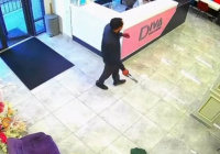 “Қолы қан-қан, газ кілтін ұстаған“. Алматыдағы сұлулық салонында ер адам жұртты дүрліктірді