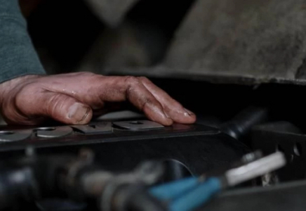 Оралдағы шұжық цехында жұмысшы станокқа қысылып көз жұмды