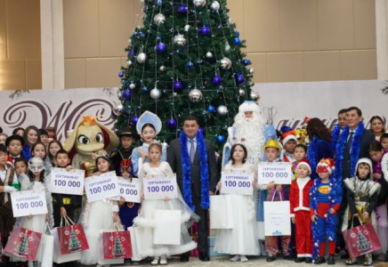 Түркістанда Президент атынан балаларға арналған жаңа жылдық шыршатой өтті