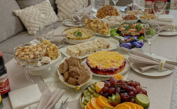 &quot;Берекесіз, дастарханы жұтап отыр&quot;: қалалық келіншек тамақ үшін сынап кеткен туыстарына ренжіді