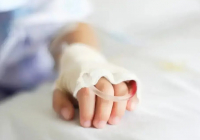 «Ата-анасымен бірге қонаққа барған»: Қарағандыда төрт жасар бүлдіршін 4-қабаттан құлап кетті