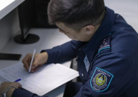 Өскеменде автобус ішінде бұрыш газын шашқан қыздың ата-анасына айыппұл салынды 