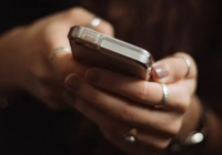 «Ауылдан келген»: қазаққа тіл тигізген алматылық әйел жұмыстан қуылды