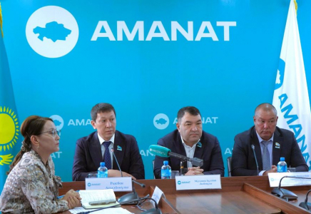 ТҮРКІСТАН: «Аманаттық» депутаттар өңірлік даму бойынша есеп берді