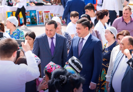 ШЫМКЕНТ: ​ҚАЛА ӘКІМІ ҚАЗАҚСТАН ХАЛҚЫНЫҢ БІРЛІГІ КҮНІНЕ АРНАЛҒАН МЕРЕКЕЛІК ІС-ШАРАҒА ҚАТЫСТЫ