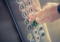 Алматыда ер адам лифтіде қыз баланы соққыға жықты