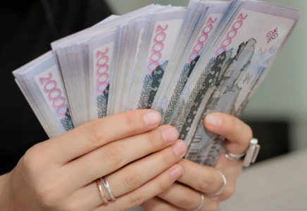 260 мың теңге: Студенттердің стипендиясы өсті