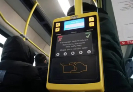 Теміртауда ер адам автобуста 18 жастағы жігіттің аяғына пышақ сұғып алған