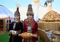 Түрікменстанда Каспий жағалауына Бәйтеректің көшірмесі қойылды