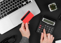 Қазақстанда бөліп төлеу кезінде жасырын комиссиялар мен қарызға шектеу қойылады