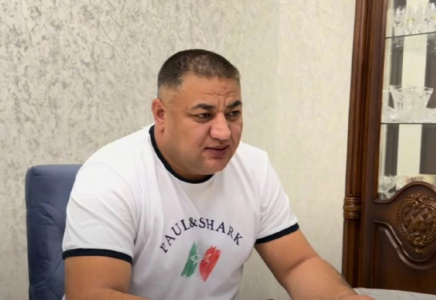 Сот залындағы әйнекті сындырған Хасан Қасымбаевқа қандай жауапкершілікке тартылады