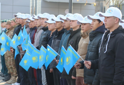 ​Шымкентте жас сарбаздарды шығарып салу рәсімі өтті