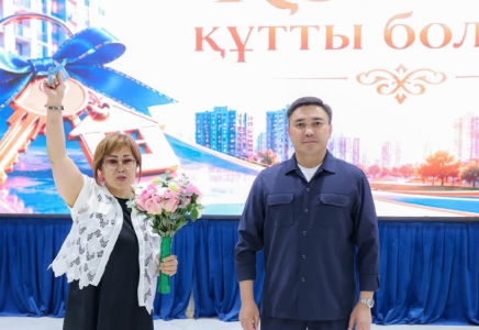 ШЫМКЕНТ: ​ҚАЛА ӘКІМІ ТҰРҒЫН ҮЙ, ӘЛЕУМЕТТІК ЖӘНЕ ИНВЕСТИЦИЯЛЫҚ НЫСАНДАРДАҒЫ ЖҰМЫСТАРДЫҢ БАРЫСЫН ТЕКСЕРДІ