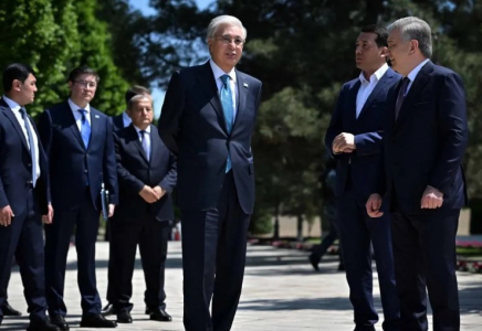 Тоқаев пен Шавкат Мирзиёев Бахауддин Нақышбанди мемориалдық кешеніне барды