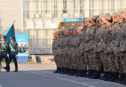 ШЫМКЕНТ: Әскери қызметін өтеген сарбаздар үйіне қайтты