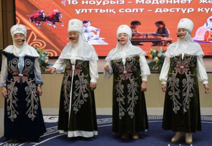 ТҮРКІСТАН: «Достық үйінде» «Мәдениет және ұлттық салт-дәстүр» күніне арналған кездесу өтті