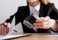 Енді тұрғын үйге қатысты мәмілелерді тек жергілікті нотариустар рәсімдей алады: жаңа ереже