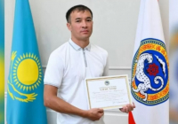Алматыда 4-қабатқа өрмелеп шығып, өртті сөндірген ер адам марапатталды