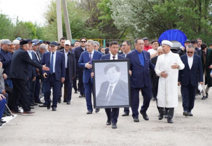 Түркістандықтар Мұхтар Шахановты ақтық сапарға шығарып салды