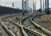 ​Қарағанды облысында екі жастағы бала пойыздың астына түсіп кетті