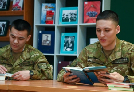 Қазақстан армиясында жаңа талап: әр сарбаз кемінде 5 кітап оқуы тиіс