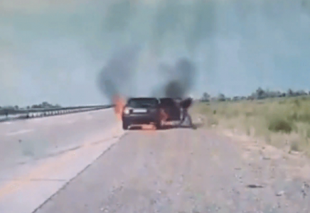 «Екі әйел тірідей жанып кетті»: Алматы облысында өртенген көліктің видеосы жарияланды