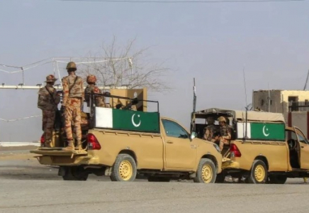 ​Пәкістан Ауғанстандағы тәліптер үкіметіне соғыс жариялады