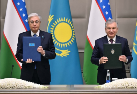 Тоқаев пен Мирзиёев 17 құжатқа қол қойды