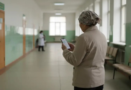 Зейнеткер WhatsApp-та жазған хаты үшін 500 мың теңгеге жуық айыппұл арқалады