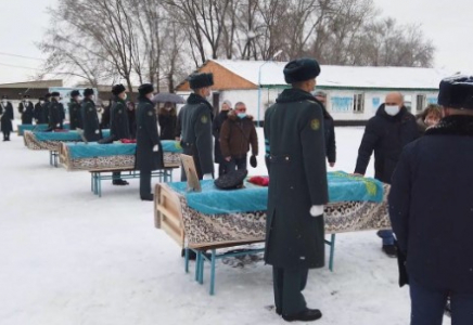 Алматыдағы ұшақ апаты: қаза тапқан әскерилер жер қойнына тапсырылды