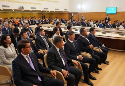 ​Құрылтай депутаттары куәліктер мен төсбелгілер алды
