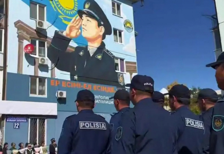 Өскеменде қызмет бабында қаза тапқан полицейлерге арналған мурал ашылды