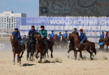 Түркістандағы жаңа атшабарда жасөспірімдер арасында көкпардан облыс чемпионаты өтті