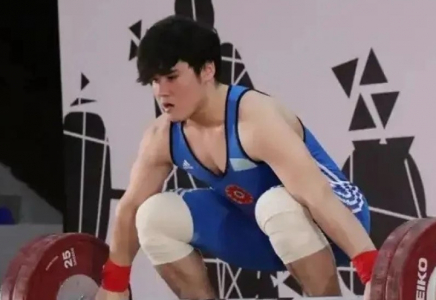 Қазақстанның ауыр атлеті жасөспірімдер арасындағы әлем чемпионы атанды