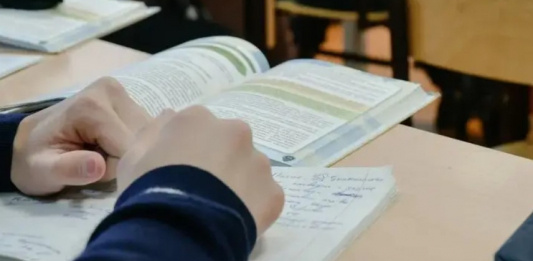 Қазақстанда “ертегі кейіпкерлеріне“ байланысты мектеп оқулықтарын қайта басып шығаруға тура келген