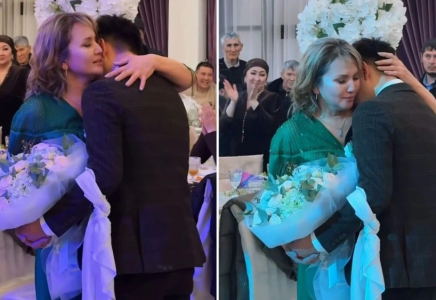 Желіде той кезінде анасын құшақтап, еңіреп жылаған күйеужігіттің видеосы қызу талқыға түсті