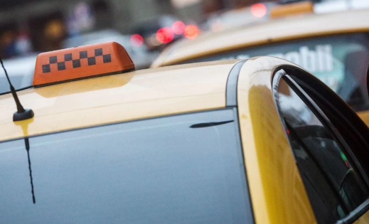 Қазақстанда такси жүргізушілері жолаушыларға сақтандыру сатып алуға міндеттелді