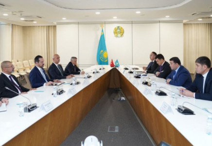 ТҮРКІСТАН: Нұралхан Көшеров Түркияның ұлттық мәжіліс депутатымен кездесті